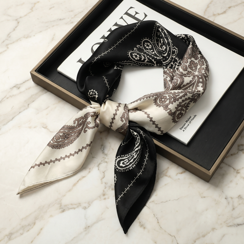 Foulard femme 70×70 cm Baroque noir blanc – Roselys Paris