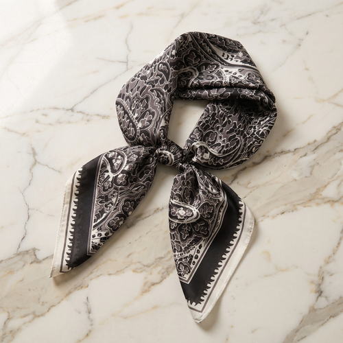 Foulard femme 70×70 cm Baroque noir blanc – Roselys Paris