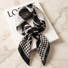 Roselys Paris foulard femme noir blanc carreaux carré satiné 70x70 cm
