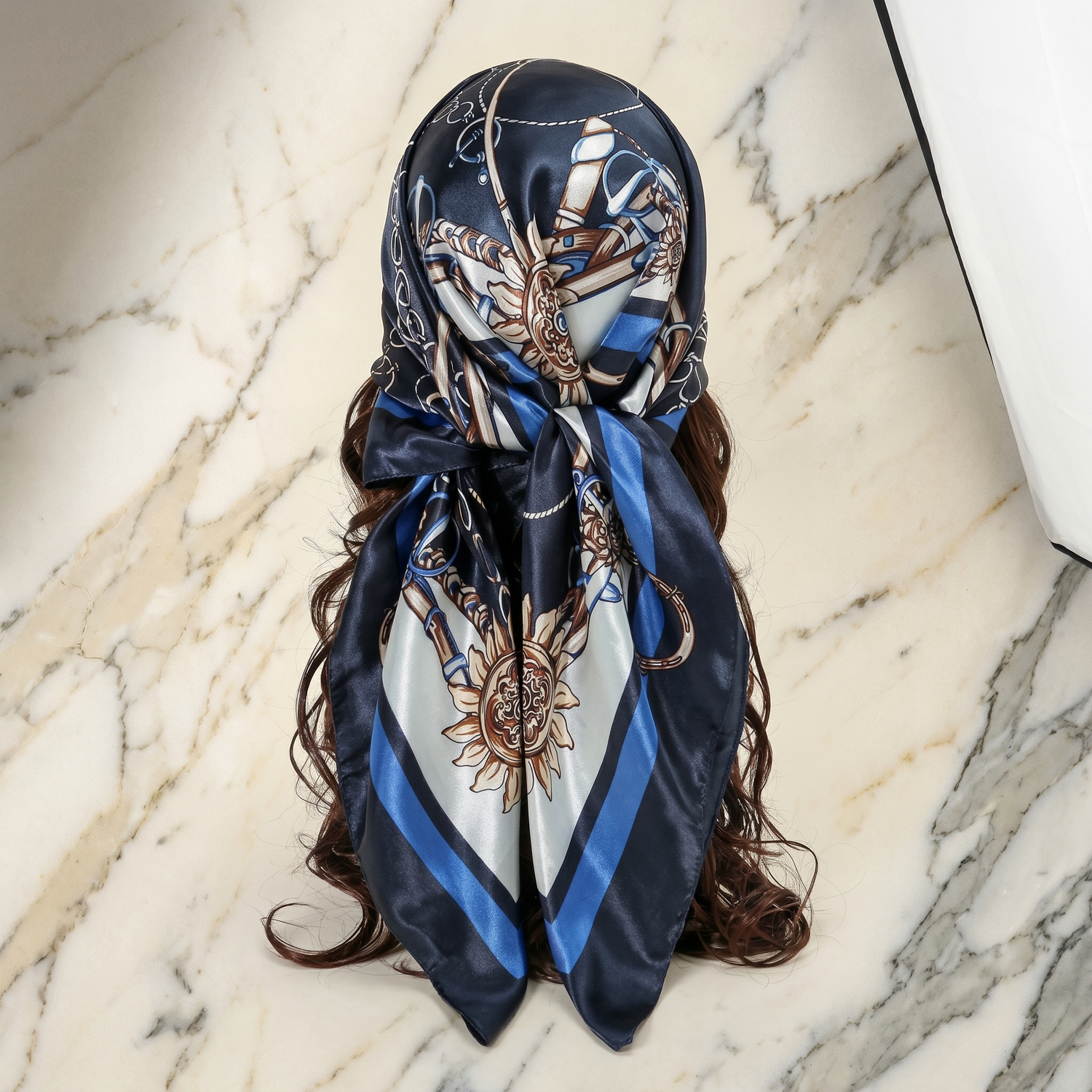 Roselys Paris foulard femme marine bleu baroque carré satiné 70x70 cm