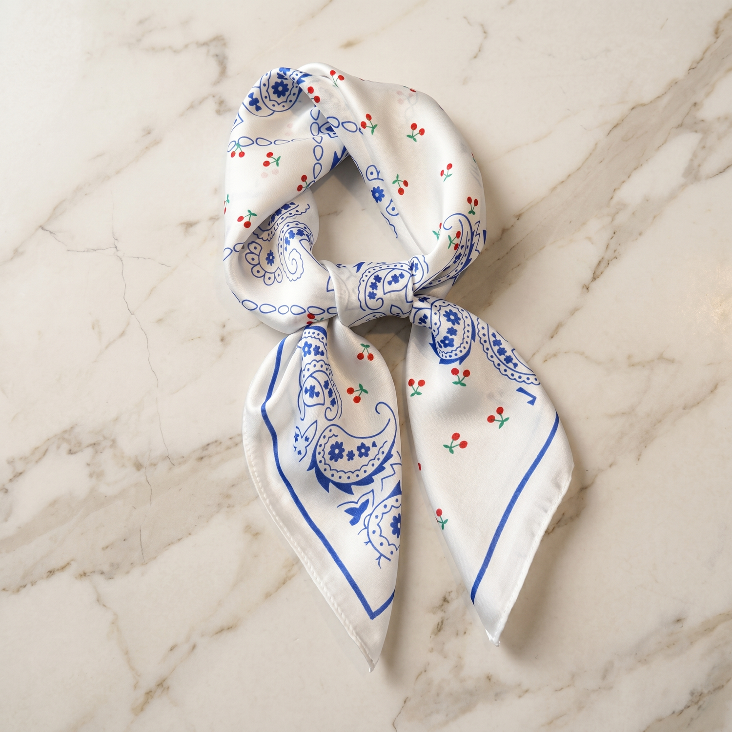 Roselys Paris foulard femme blanc bleu fleuri carré satiné 70x70 cm