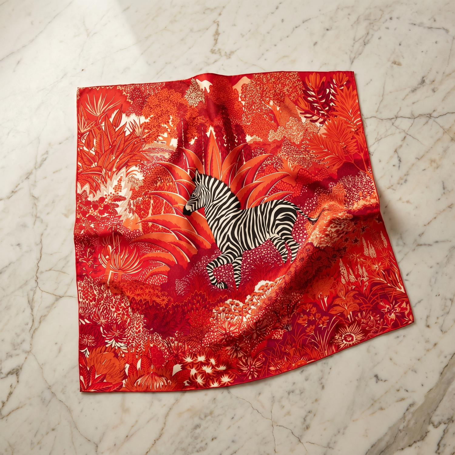 Roselys Paris foulard femme rouge noir animalier carré satiné 70x70 cm