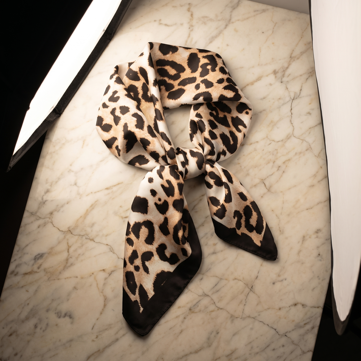 Roselys Paris foulard femme marron noir animalier carré satiné 70x70 cm