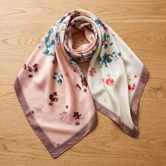 Roselys Paris foulard femme rose crème fleuri carré satiné 70x70 cm