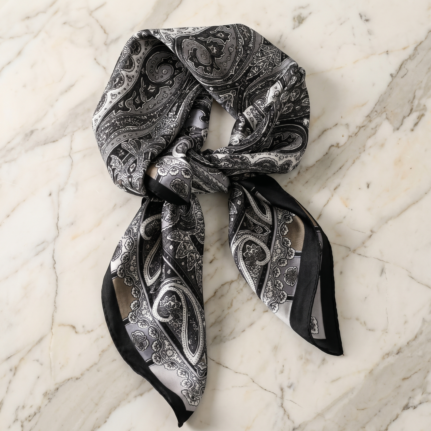 Roselys Paris foulard femme gris noir paisley carré satiné 70x70 cm