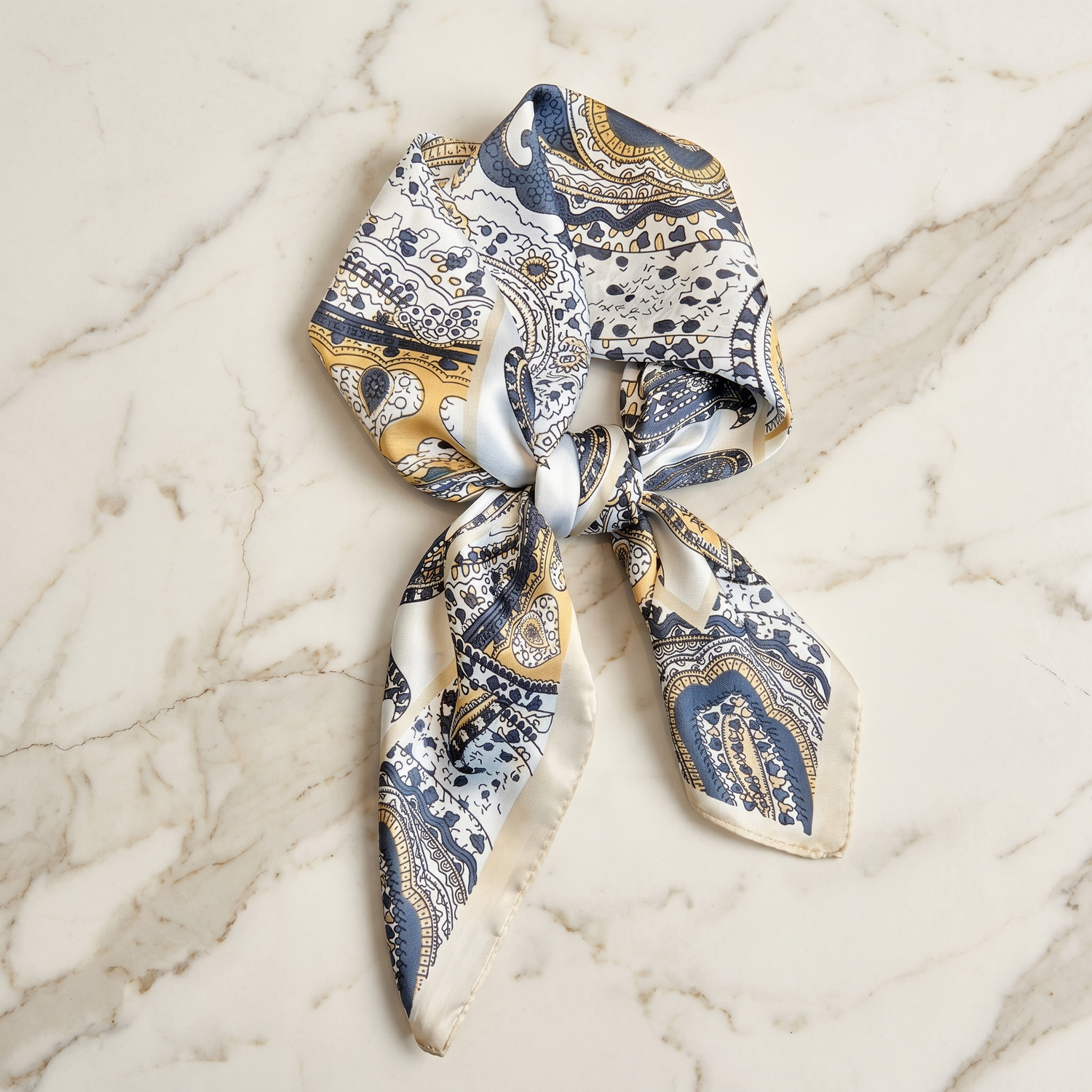 Roselys Paris foulard femme blanc marine paisley carré satiné 70x70 cm