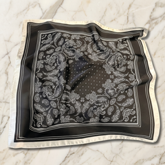 Roselys Paris foulard femme noir gris baroque carré satiné 70x70 cm