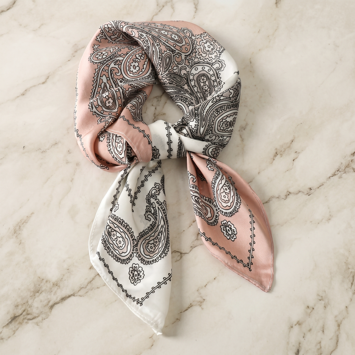 Roselys Paris foulard femme gris rose paisley carré satiné 70x70 cm