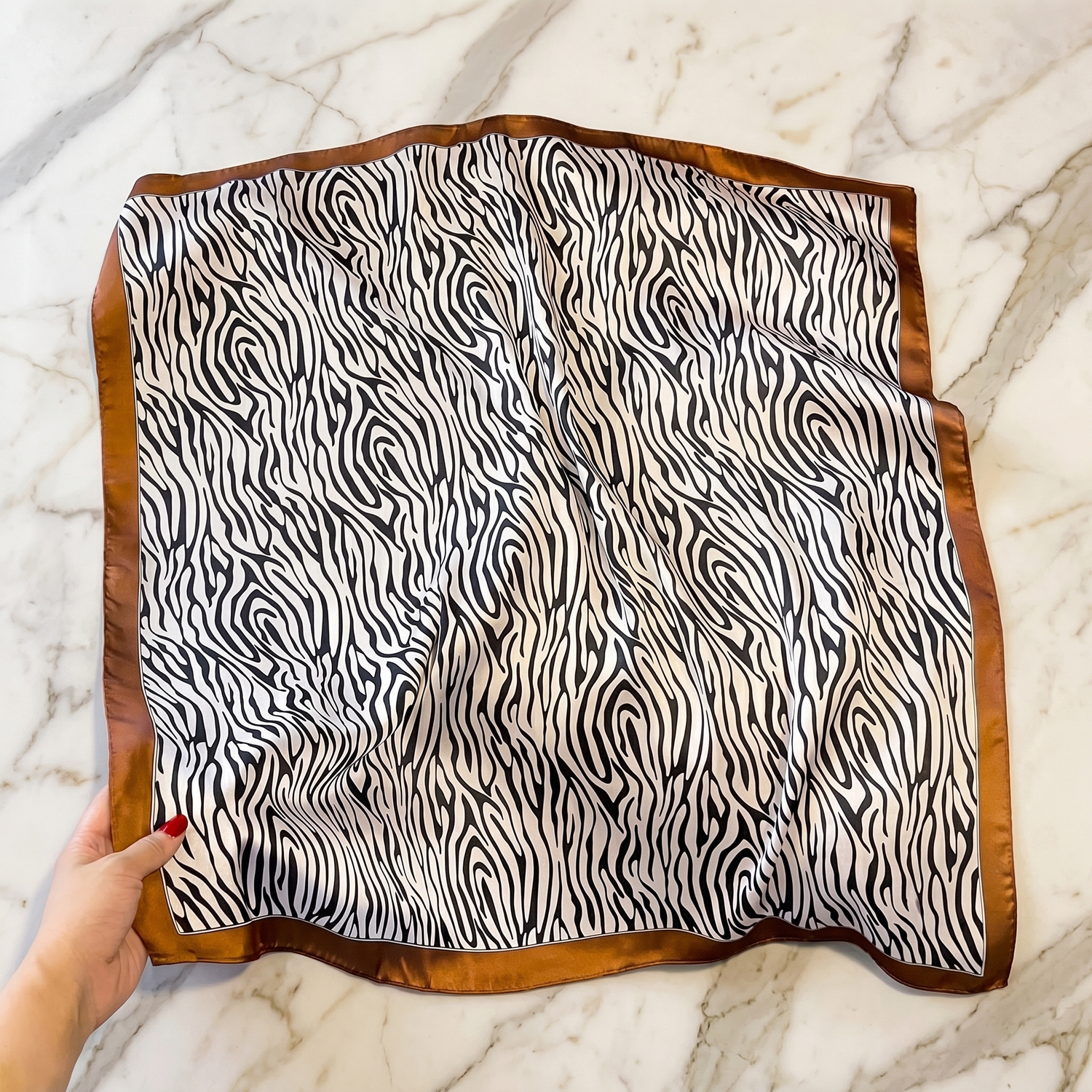 Roselys Paris foulard femme marron orange animalier carré satiné 70x70 cm