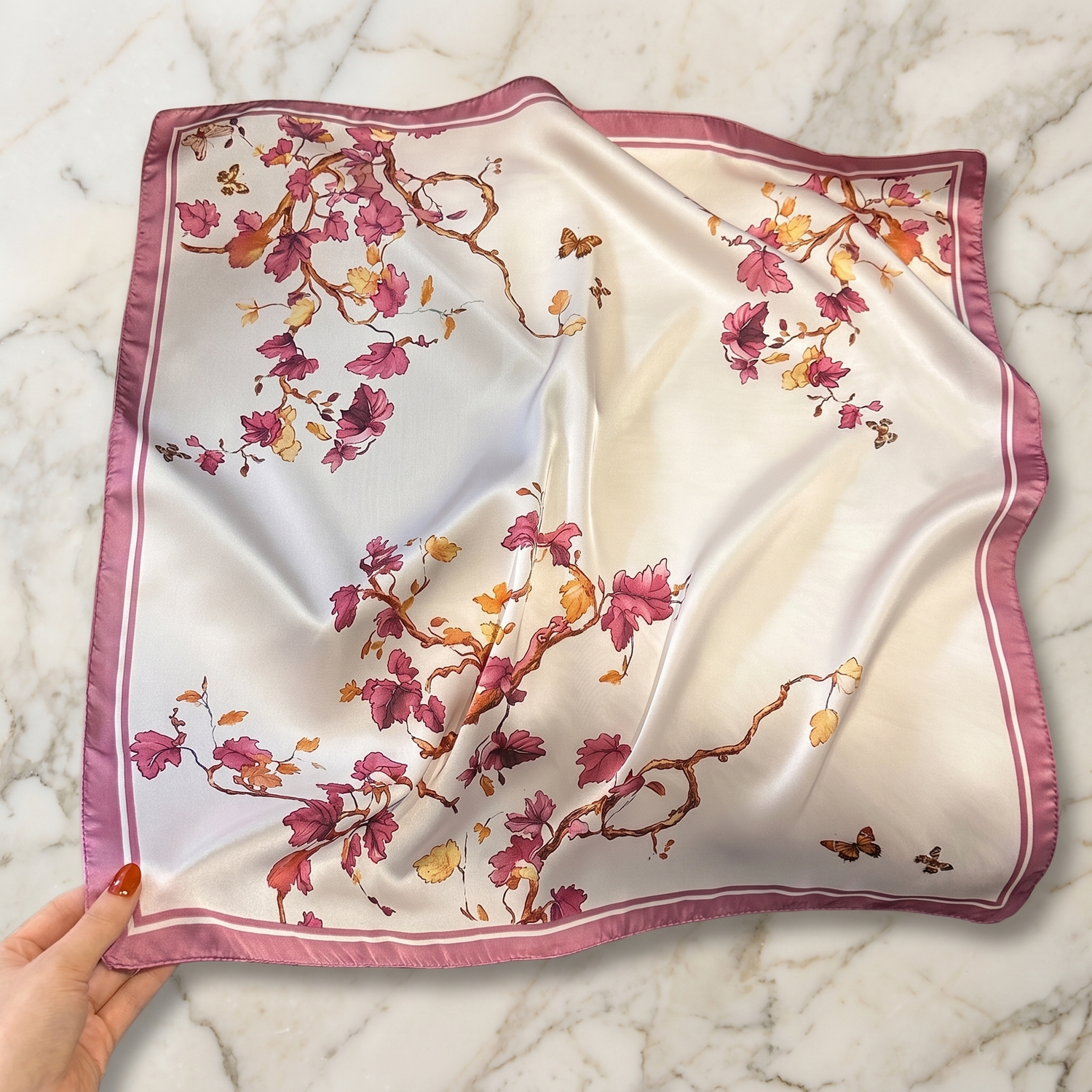 Roselys Paris foulard femme blanc rose fleuri carré satiné 70x70 cm