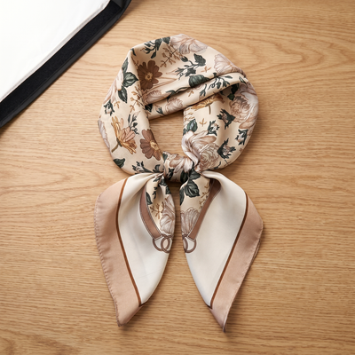 Foulard Carré Satin Fleuri — Crème & Terracotta Fleurs Botaniques