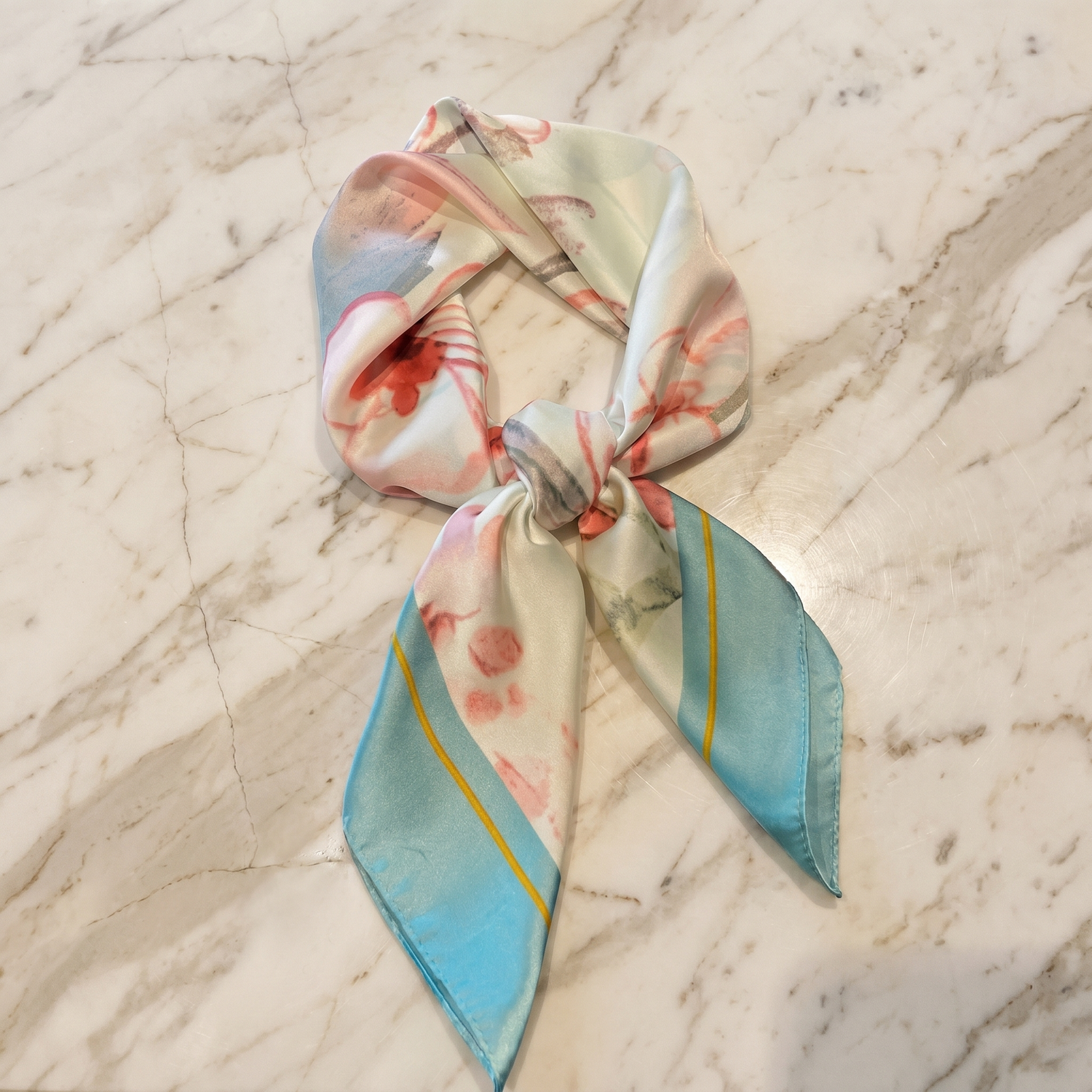 Roselys Paris foulard femme blanc bleu ciel fleuri carré satiné 70x70 cm