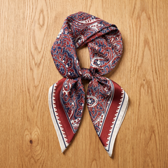 Roselys Paris foulard femme violet rouge paisley carré satiné 70x70 cm