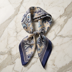 Roselys Paris foulard femme marine blanc paisley carré satiné 70x70 cm