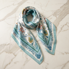 Roselys Paris foulard femme bleu ciel crème fleuri carré satiné 70x70 cm