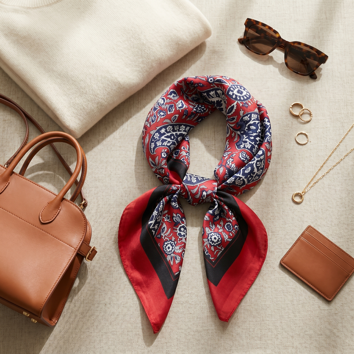 Roselys Paris foulard femme rouge marine paisley carré satiné 70x70 cm