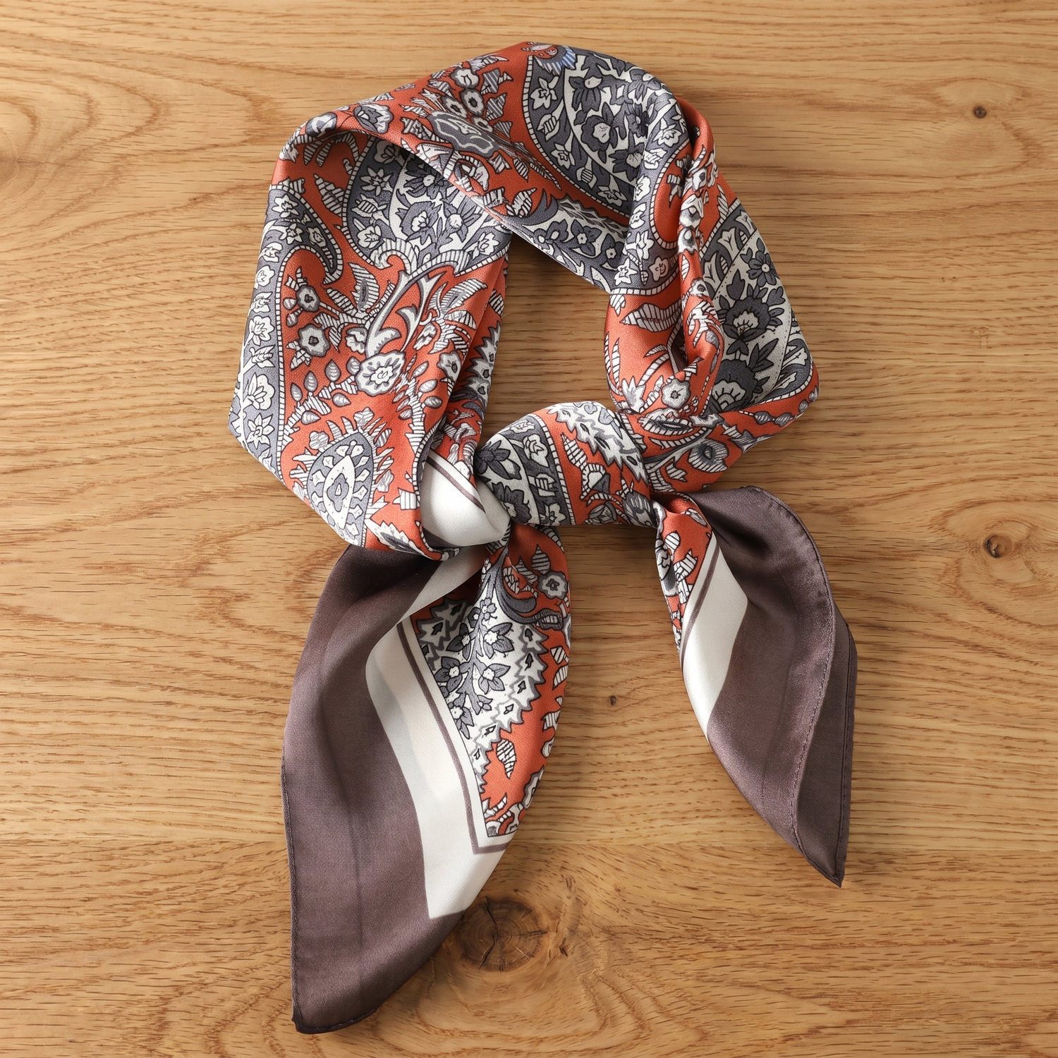 Roselys Paris foulard femme gris orange paisley carré satiné 70x70 cm