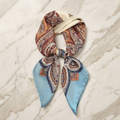 Roselys Paris foulard femme crème bleu ciel paisley carré satiné 70x70 cm