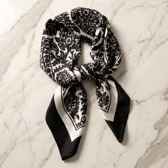 Roselys Paris foulard femme noir blanc paisley carré satiné 70x70 cm