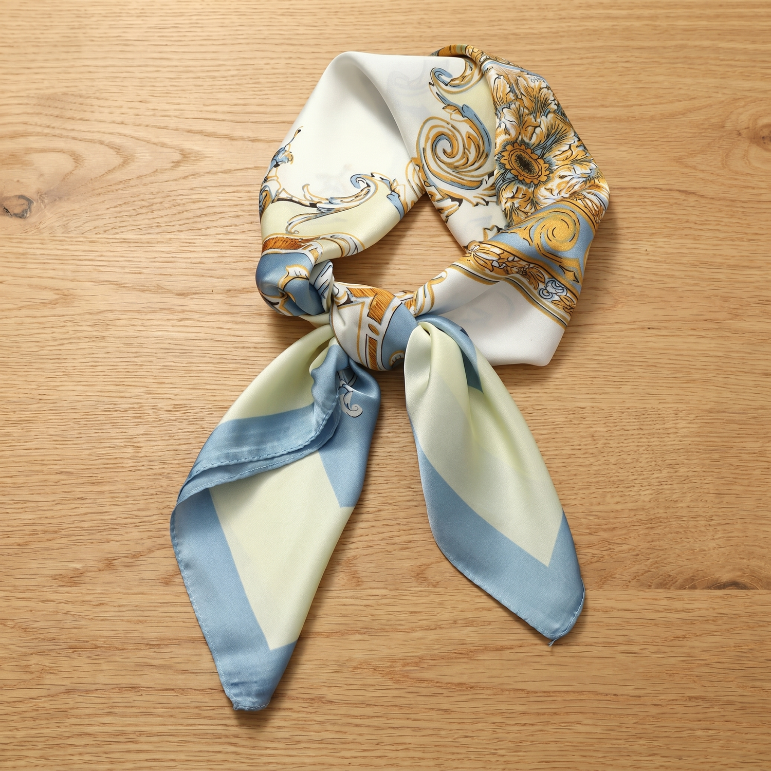 Roselys Paris foulard femme crème bleu baroque carré satiné 70x70 cm