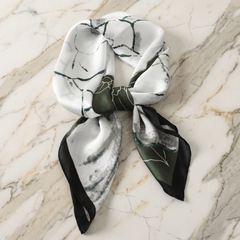 Roselys Paris foulard femme blanc gris fleuri carré satiné 70x70 cm
