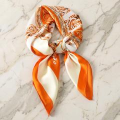 Roselys Paris foulard femme orange crème baroque carré satiné 70x70 cm