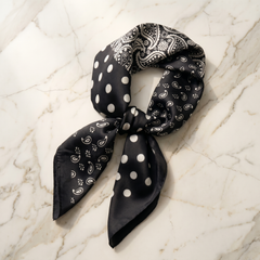 Roselys Paris foulard femme noir blanc géométrique carré satiné 70x70 cm