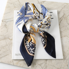 Roselys Paris foulard femme blanc bleu fleuri carré satiné 70x70 cm