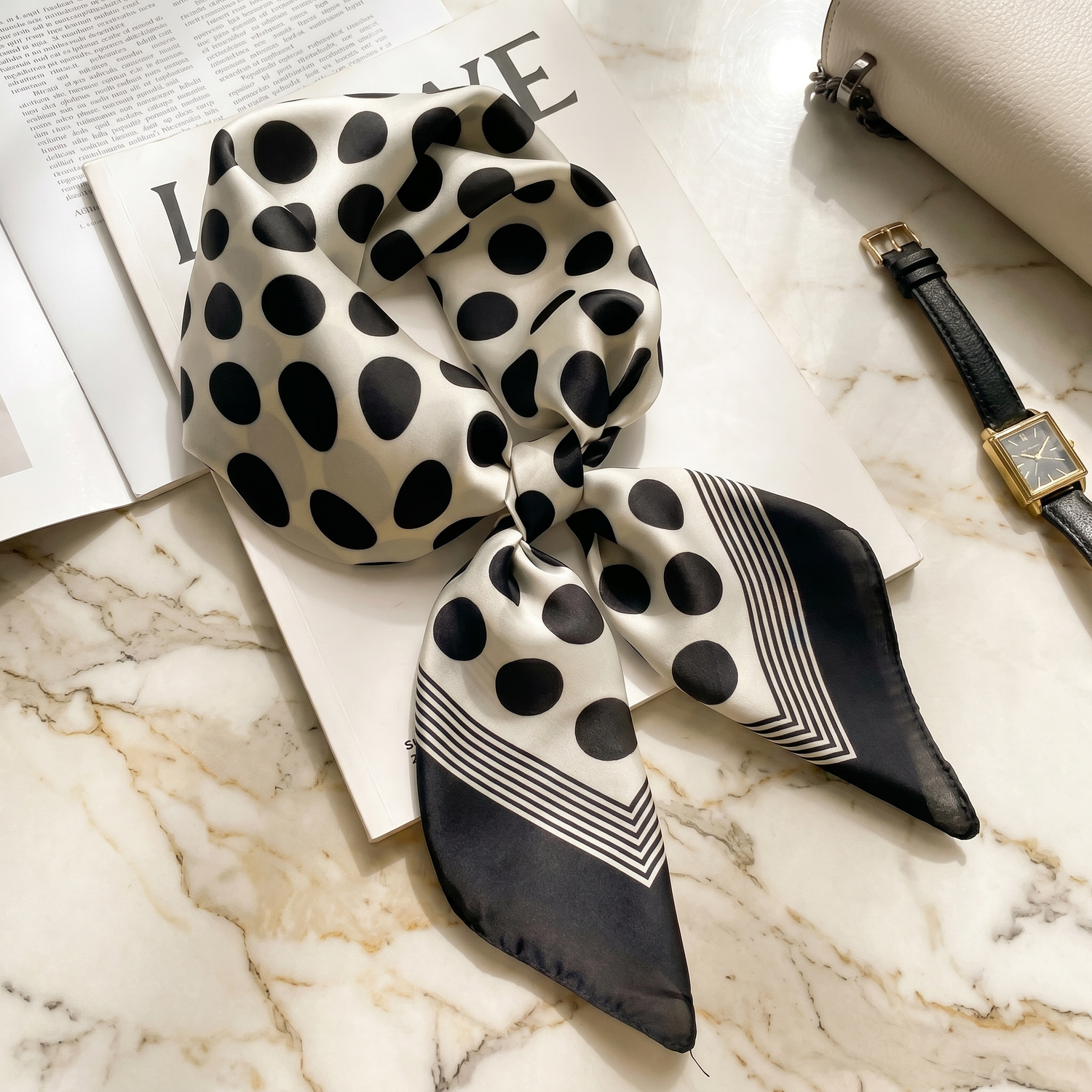 Roselys Paris foulard femme noir blanc géométrique carré satiné 70x70 cm
