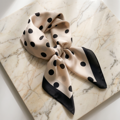 Roselys Paris foulard femme crème noir géométrique carré satiné 70x70 cm
