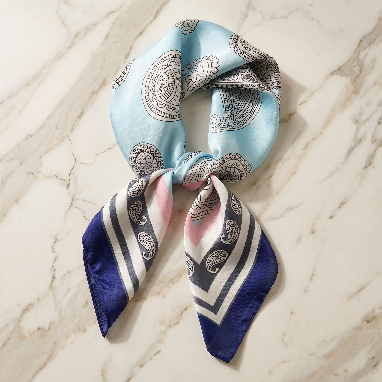 Roselys Paris foulard femme bleu ciel marine paisley carré satiné 70x70 cm