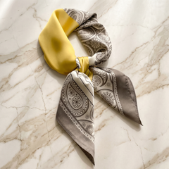 Roselys Paris foulard femme jaune gris paisley carré satiné 70x70 cm