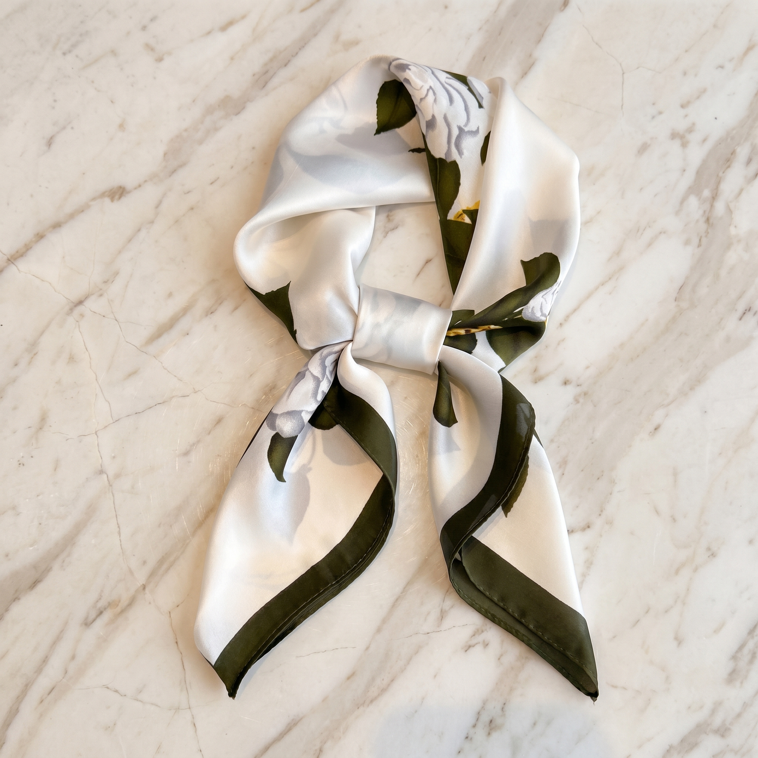 Roselys Paris foulard femme blanc vert fleuri carré satiné 70x70 cm