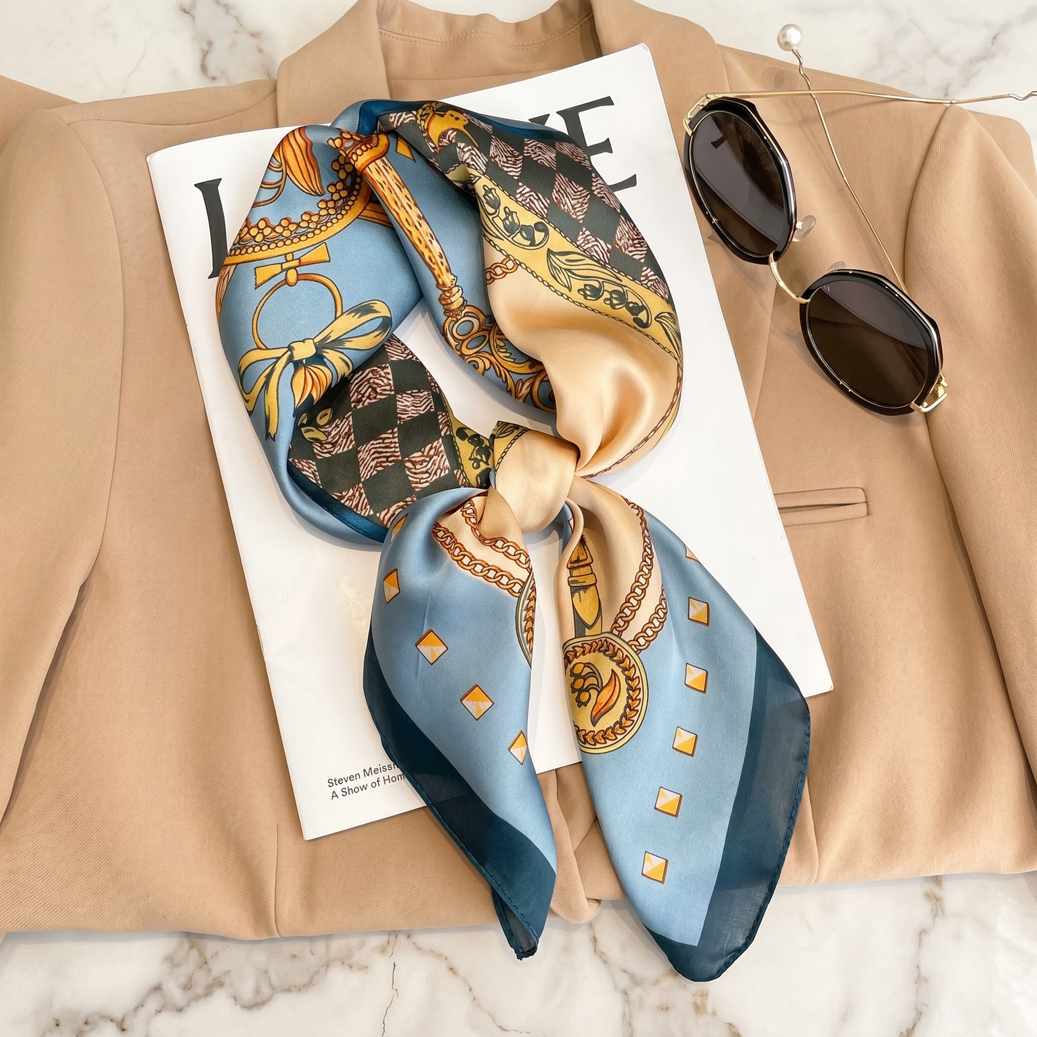 Roselys Paris foulard femme bleu ciel doré baroque carré satiné 70x70 cm