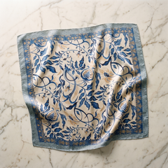 Roselys Paris foulard femme bleu blanc fleuri carré satiné 70x70 cm