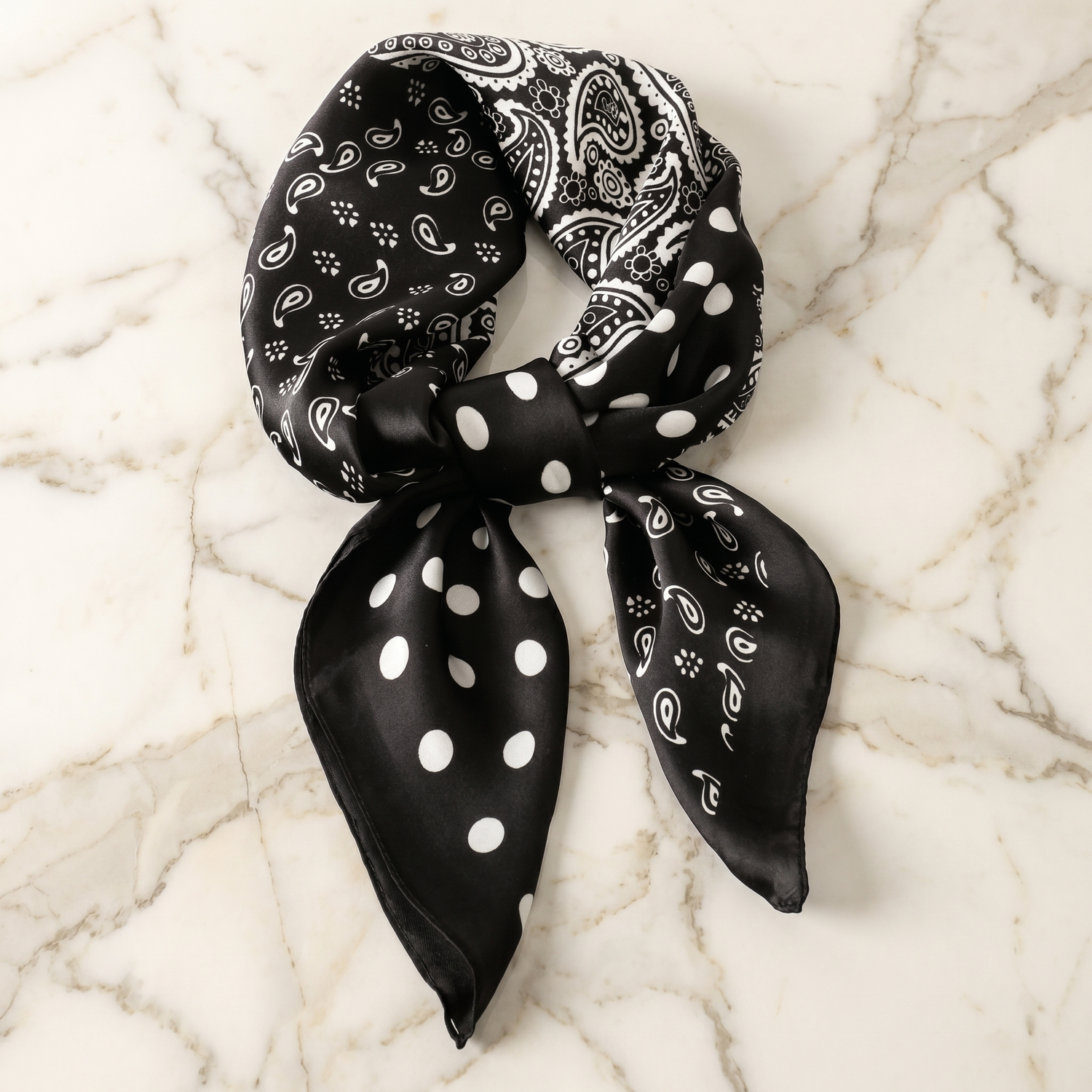 Roselys Paris foulard femme noir blanc paisley carré satiné 70x70 cm