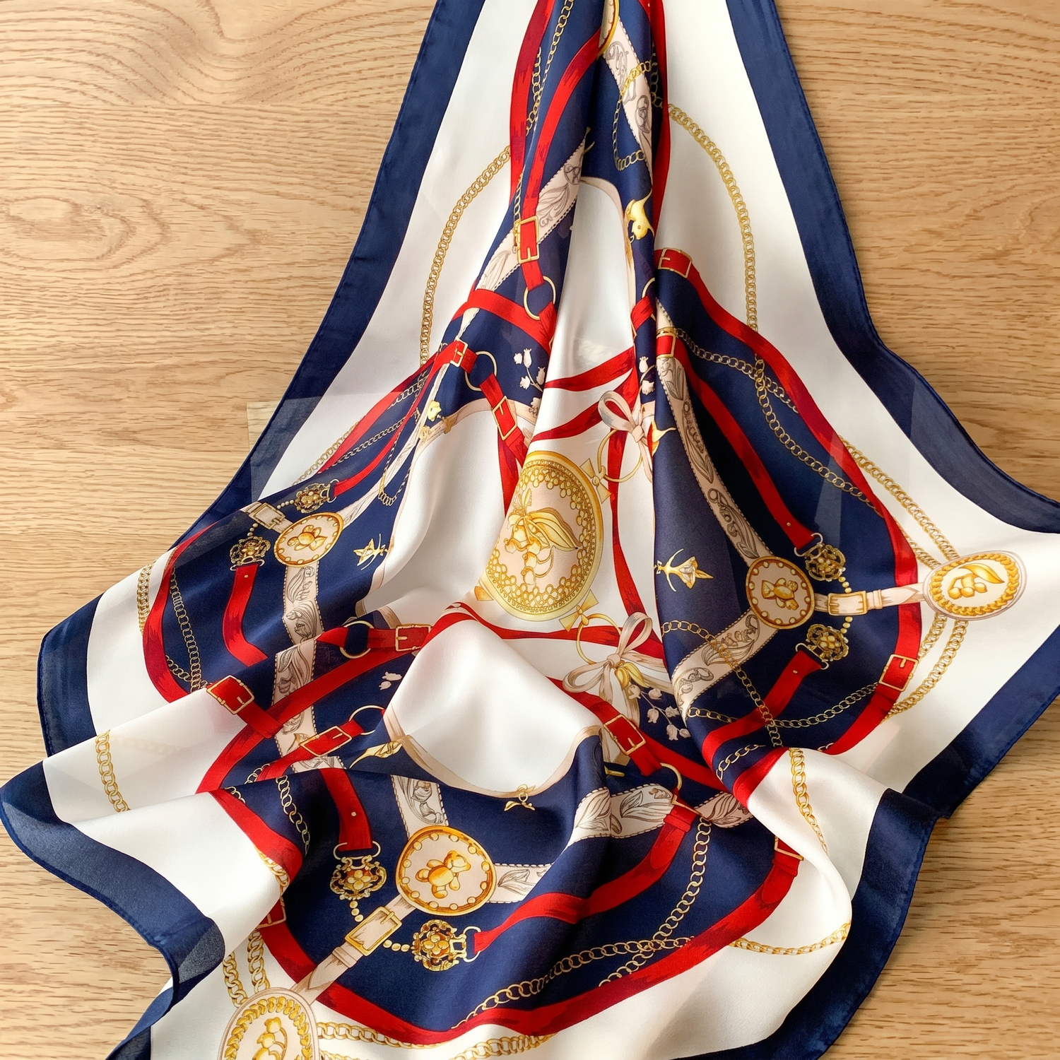 Roselys Paris foulard femme crème marine baroque carré satiné 70x70 cm