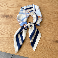 Roselys Paris foulard femme bleu blanc abstrait carré satiné 70x70 cm