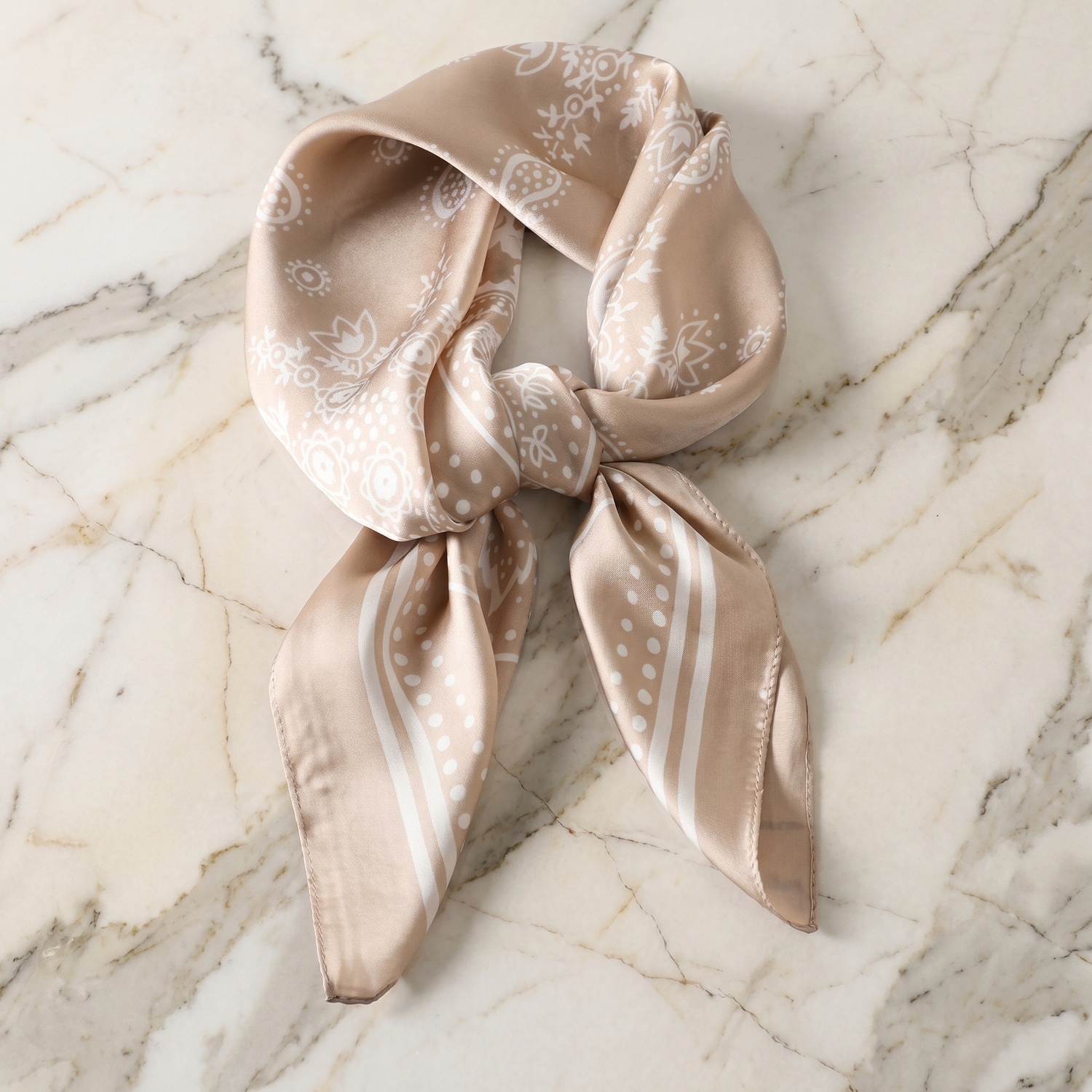 Roselys Paris foulard femme beige rose abstrait carré satiné 70x70 cm