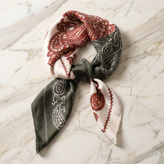 Roselys Paris foulard femme rose vert paisley carré satiné 70x70 cm