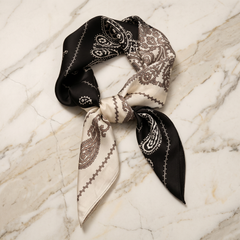Roselys Paris foulard femme noir crème paisley carré satiné 70x70 cm