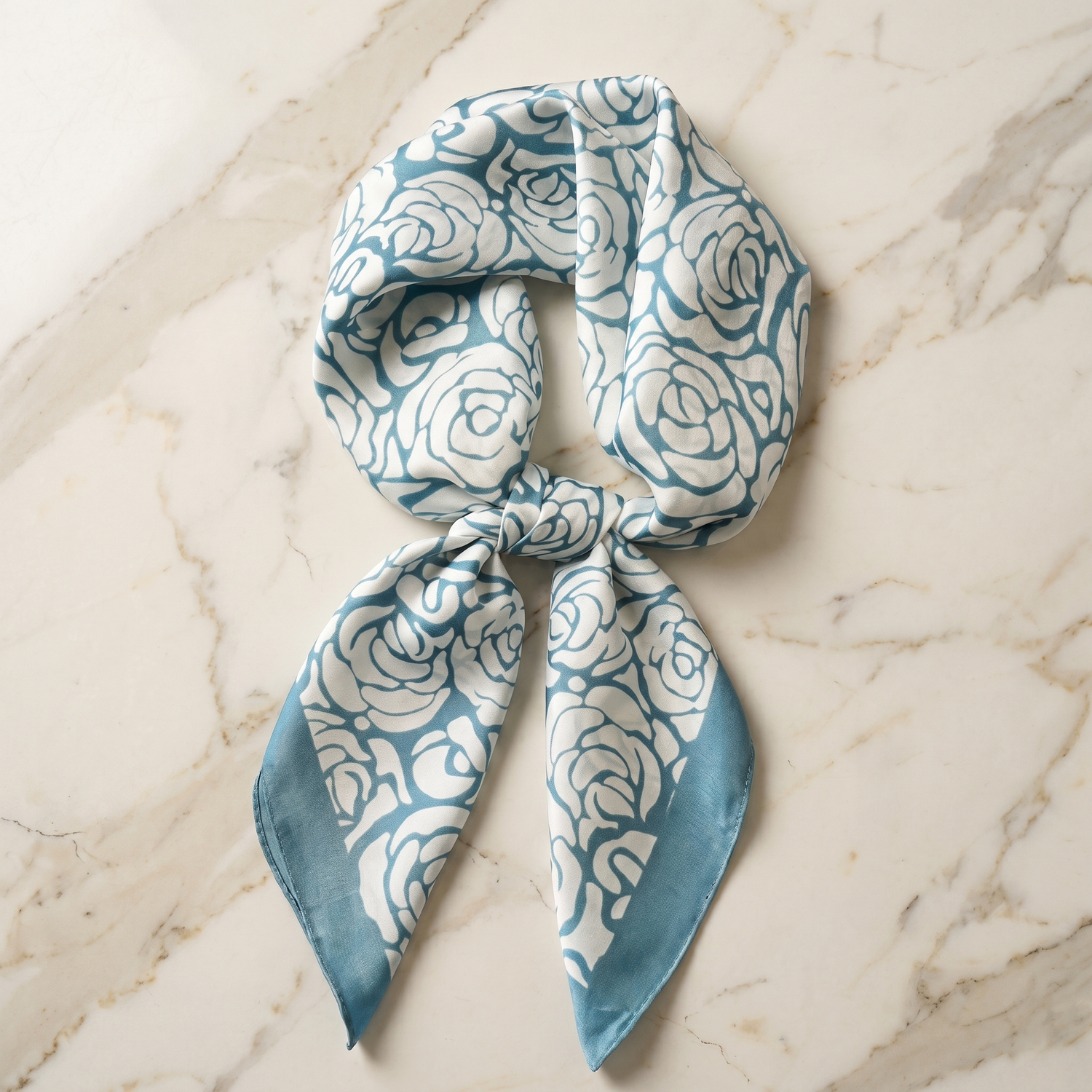Roselys Paris foulard femme blanc bleu ciel paisley carré satiné 70x70 cm