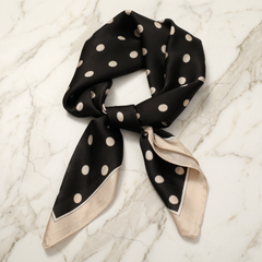 Roselys Paris foulard femme noir crème géométrique carré satiné 70x70 cm