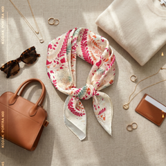 Roselys Paris foulard femme crème rose paisley carré satiné 70x70 cm, porté au cou
