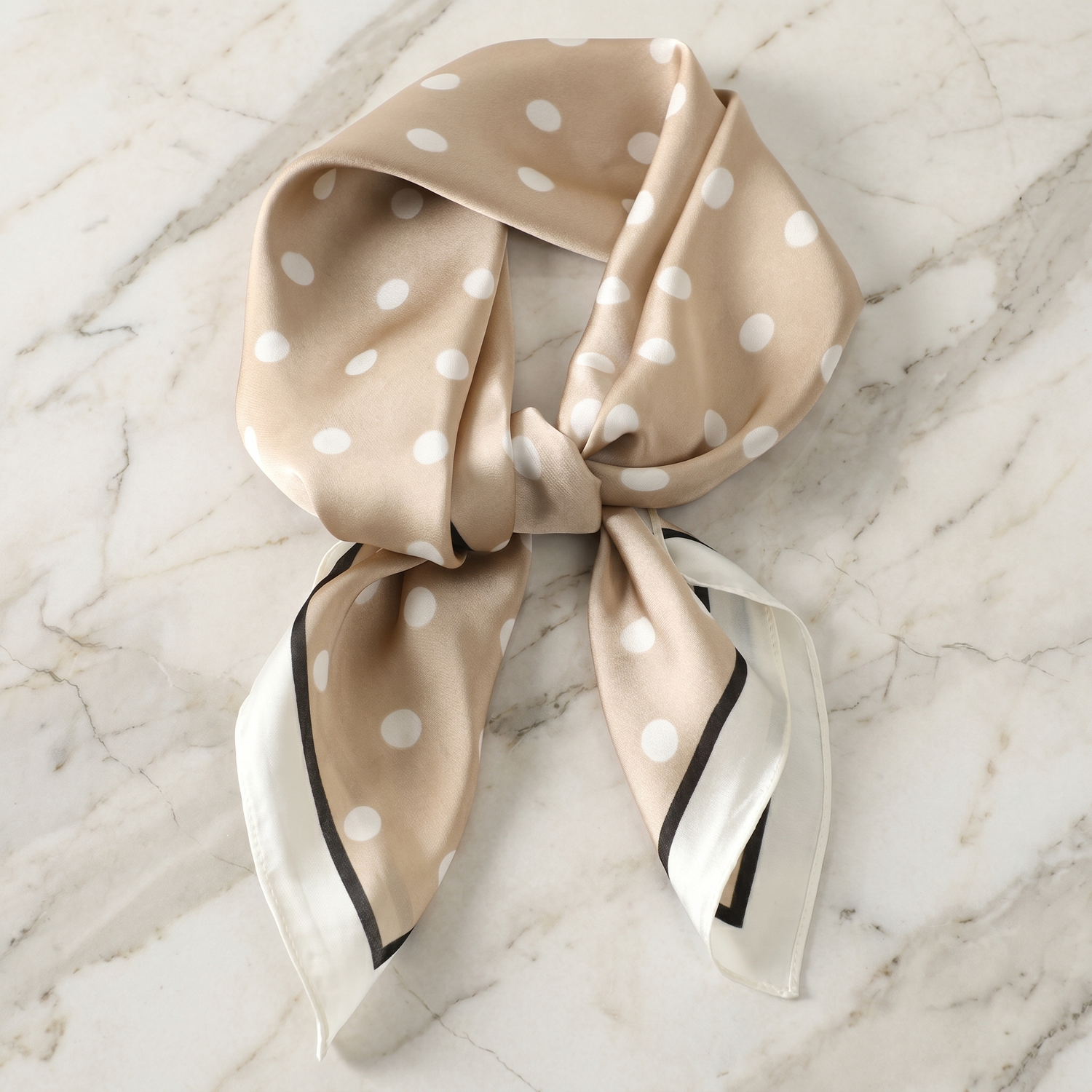 Roselys Paris foulard femme beige blanc géométrique carré satiné 70x70 cm