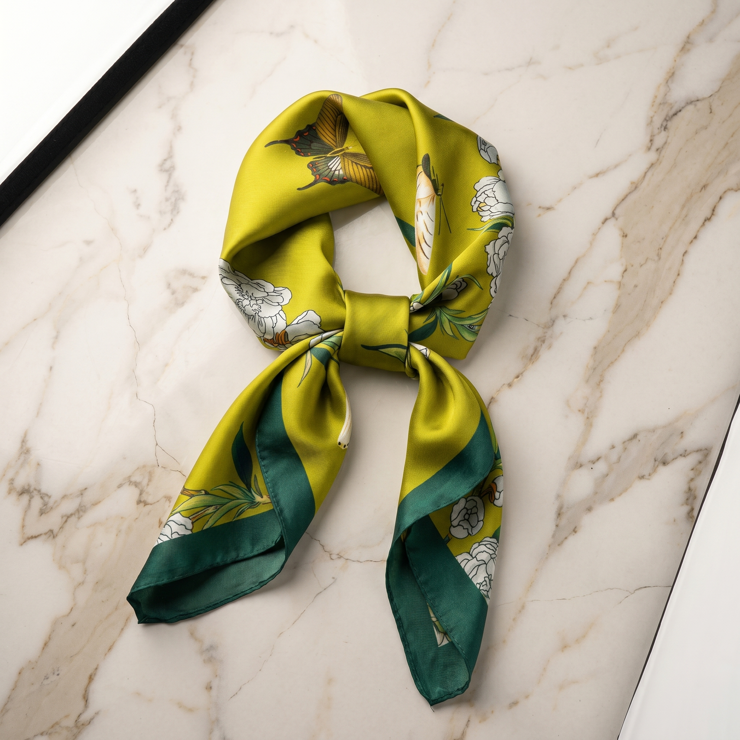 Roselys Paris foulard femme vert jaune fleuri carré satiné 70x70 cm