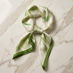 Roselys Paris foulard femme vert blanc fleuri carré satiné 70x70 cm