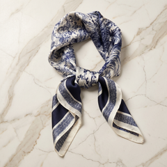 Roselys Paris foulard femme blanc marine paisley carré satiné 70x70 cm