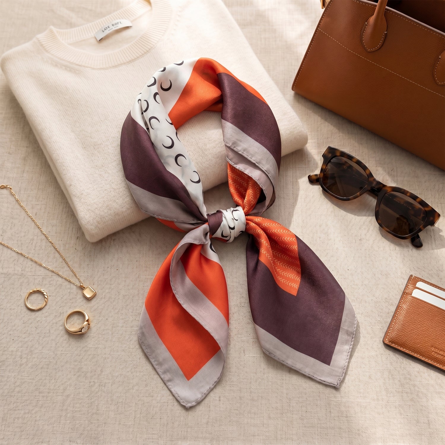 Carré de Soie Foulard Femme 70x70 Géométrique Soie Cheveux Satin — Corail & Marine Croissants Lune | Roselys
